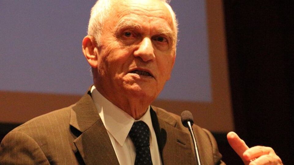 AK Parti 4 ismi ihraç ediyor!