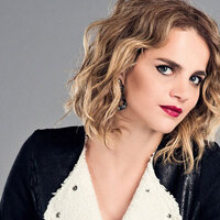 Tuğçe Kazaz mezuniyet fotoğrafını paylaştı