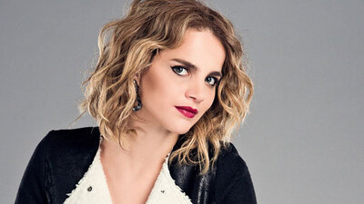 Tuğçe Kazaz mezuniyet fotoğrafını paylaştı