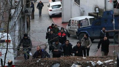 Beyoğlu'nda polise silahlı saldırı