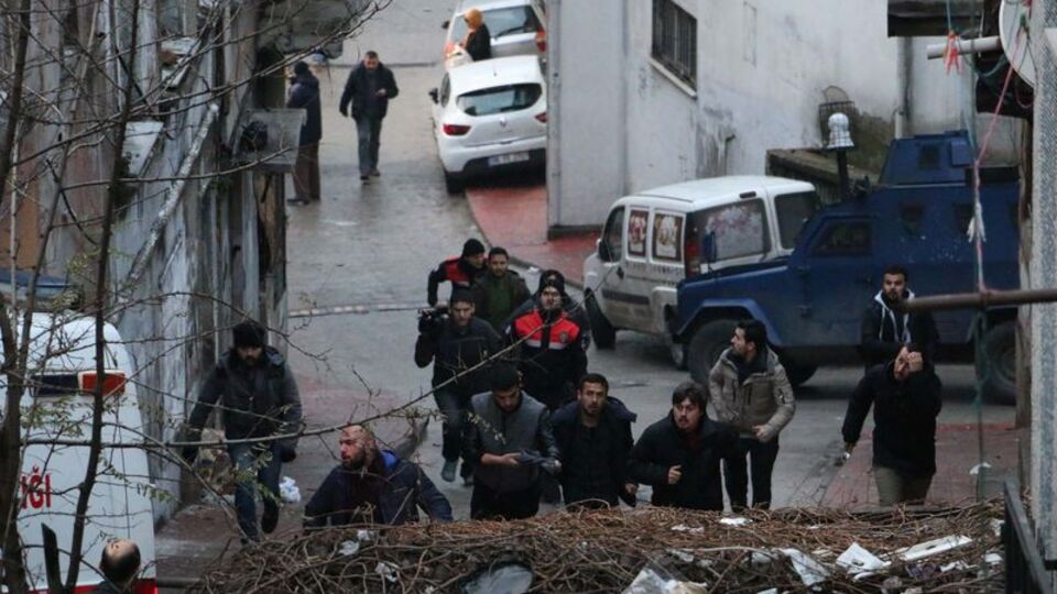 Beyoğlu'nda polise silahlı saldırı