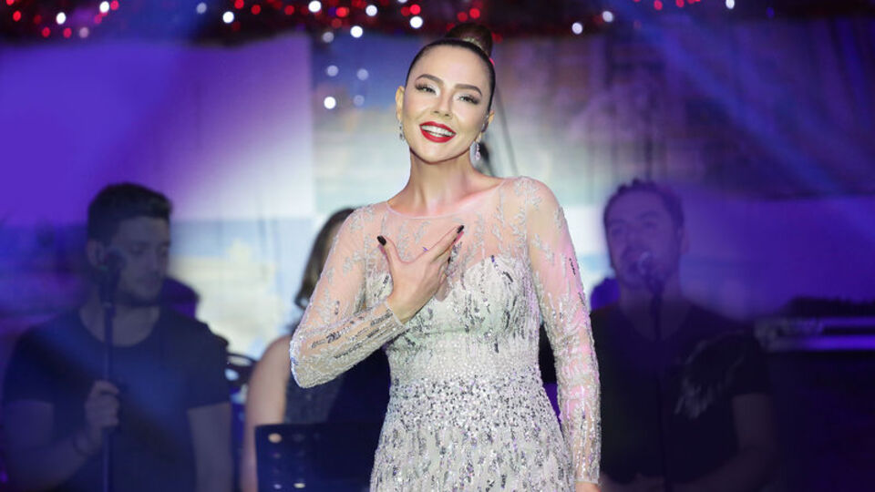 Ebru Gündeş kesenin ağzını açtı