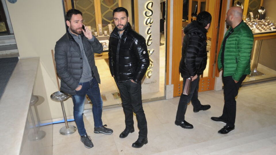 Alişan çalınan cüzdanına kavuştu!