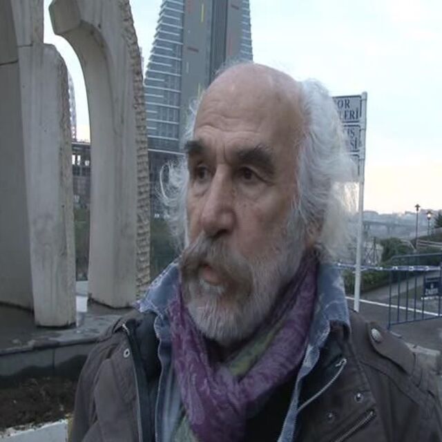 Aksoy heykelini yıkımdan kurtardı