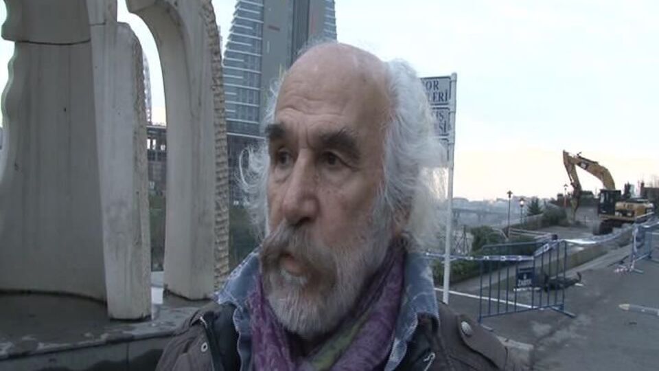 Aksoy heykelini yıkımdan kurtardı
