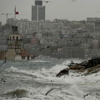 Lodos hayatı felç etmeye devam ediyor