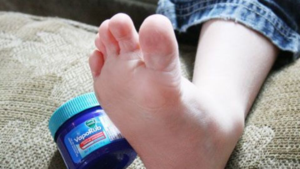 Vicks'i ayağınıza sürünce bakın ne oluyor...