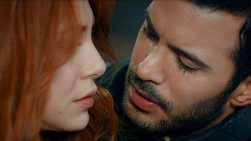 Ömer ve Defne aşkın kollarında!