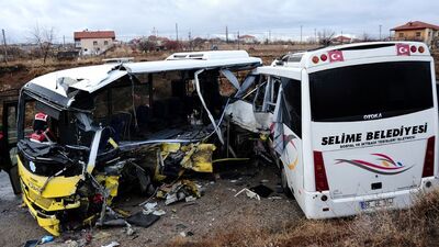 Aksaray'da iki minibüs çarpıştı!