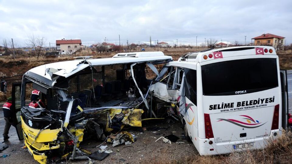 Aksaray'da iki minibüs çarpıştı!