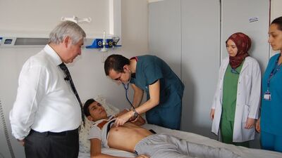 İç organları tersti! Böbreğini kasığına yerleştirdiler!