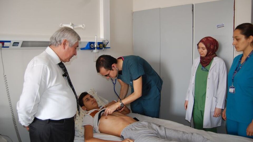 İç organları tersti! Böbreğini kasığına yerleştirdiler!