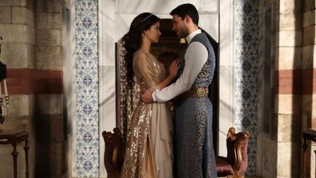 'Muhteşem Yüzyıl Kösem'i Beren Saat de kurtaramadı