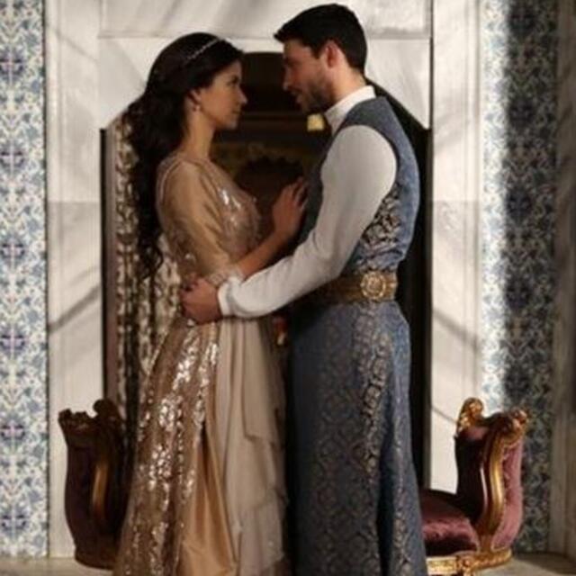 'Muhteşem Yüzyıl Kösem'i Beren Saat de kurtaramadı