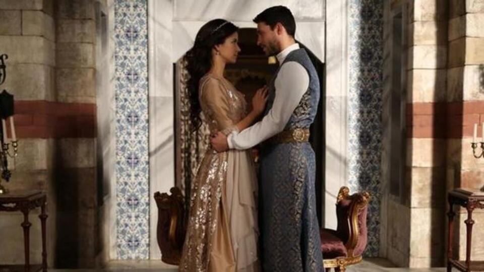 'Muhteşem Yüzyıl Kösem'i Beren Saat de kurtaramadı