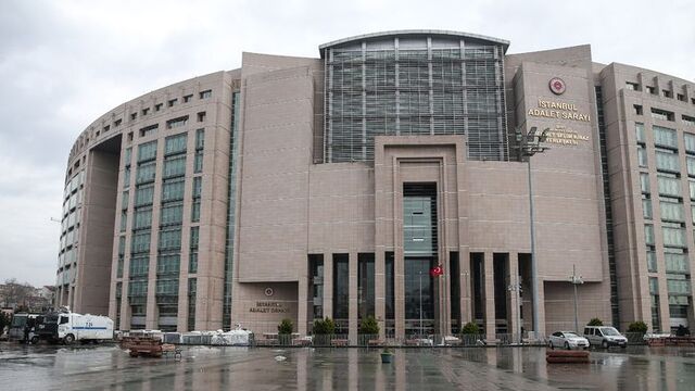 Sahte kimlikle 8 ay adliyede çalıştı!