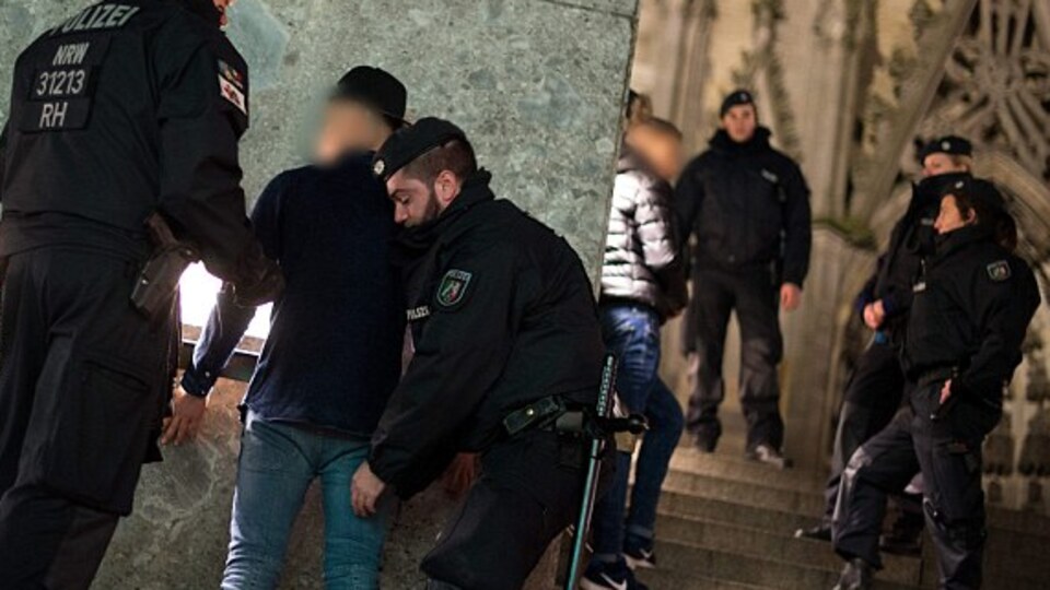 Avrupa'da sapık göçmen alarmı!