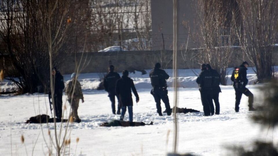 Van'da 1 polis şehit, 12 terörist öldürüldü