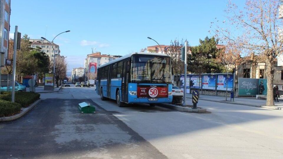Önlerine tabut düştü!