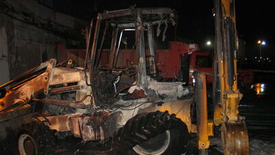 Fatih'te iş makinesi yandı