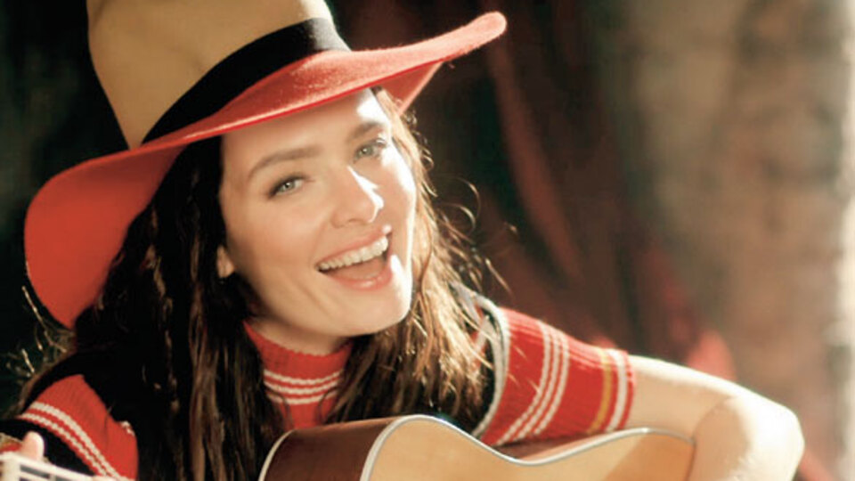 Film müziğine klip çekti