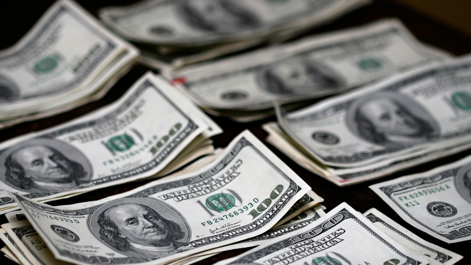 Cari açık beklenti üzerinde