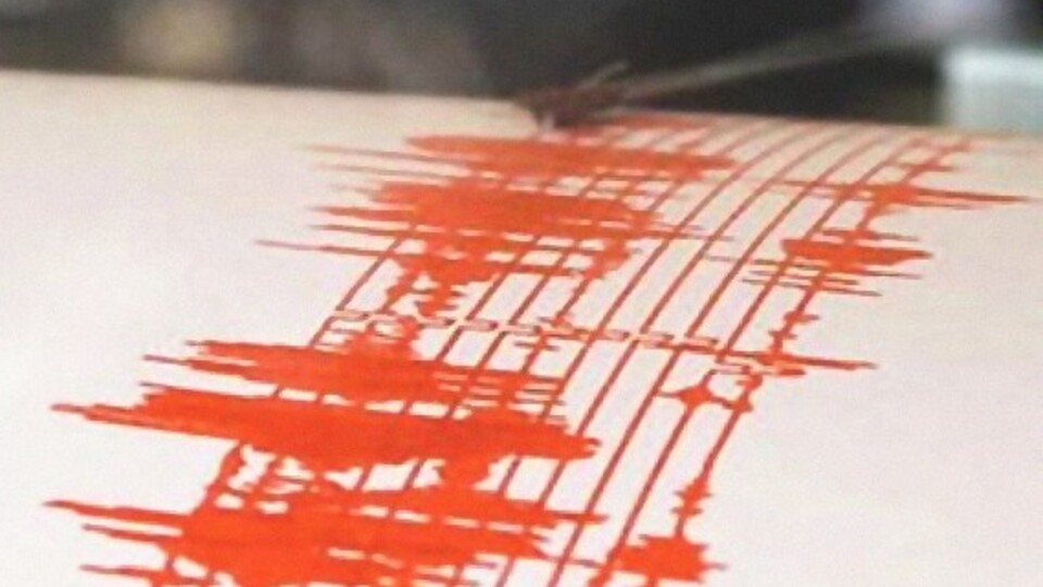 Endonezya'da 6.9 büyüklüğünde deprem