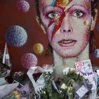 Yıldıztozun bol olsun Bowie!