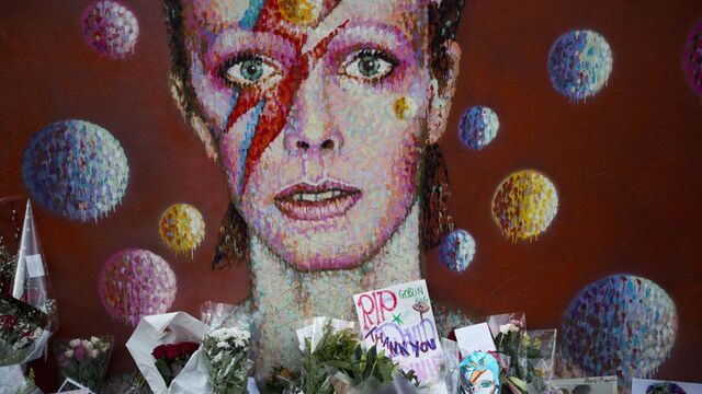 Yıldıztozun bol olsun Bowie!