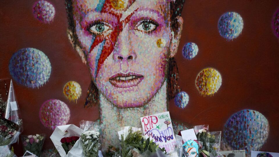 Yıldıztozun bol olsun Bowie!