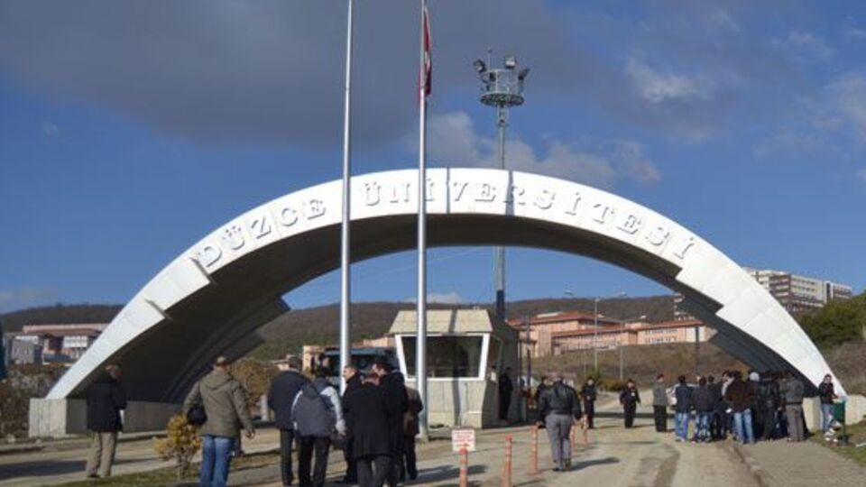 Bildiriye imza atan doçente uzaklaştırma