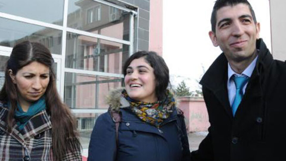 Hakkari'de, bildiriye imza atan okutmana gözaltı