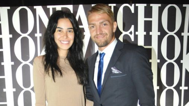 Caner-Asena çiftinden flaş karar
