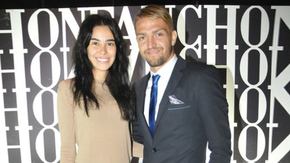 Caner-Asena çiftinden flaş karar