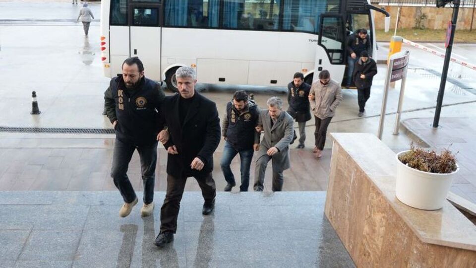 "FETÖ" soruşturmasında 4 tutuklama