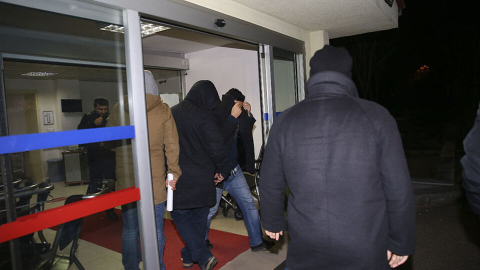 Usulsüz dinlemede 30 zanlı adliyede