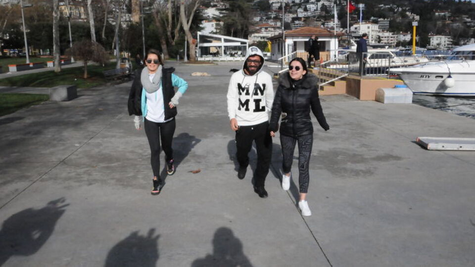 Dostlarıyla birlikte sabah sporu yaptı