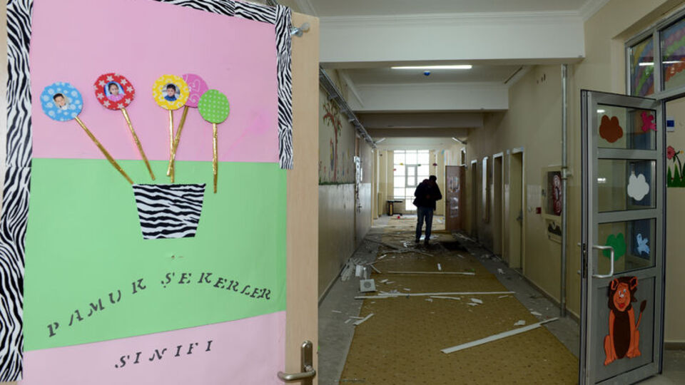 Van'da okula bombalı saldırı