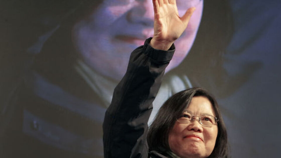 O ülkede ilk kez kadın devlet başkanı seçildi