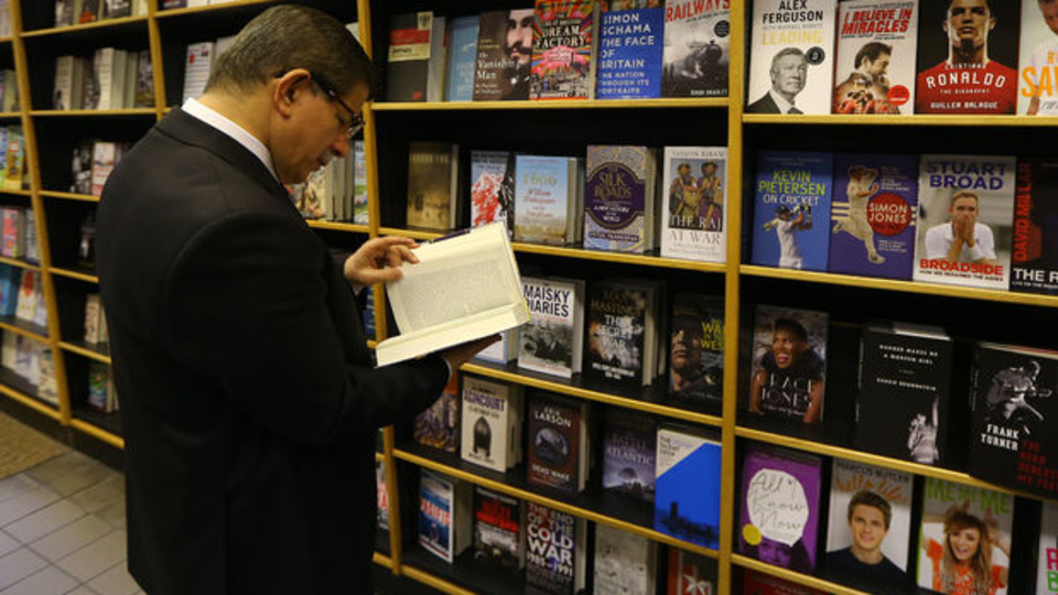 Hoca o kitabı elinden düşüremedi!