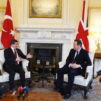 Başbakan Davutoğlu, Cameron ile görüştü
