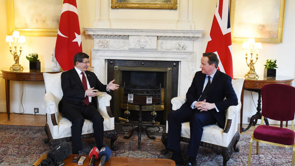 Başbakan Davutoğlu, Cameron ile görüştü