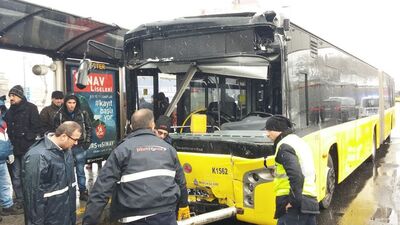 Metrobüs düz yolda neden kaza yapıyor?