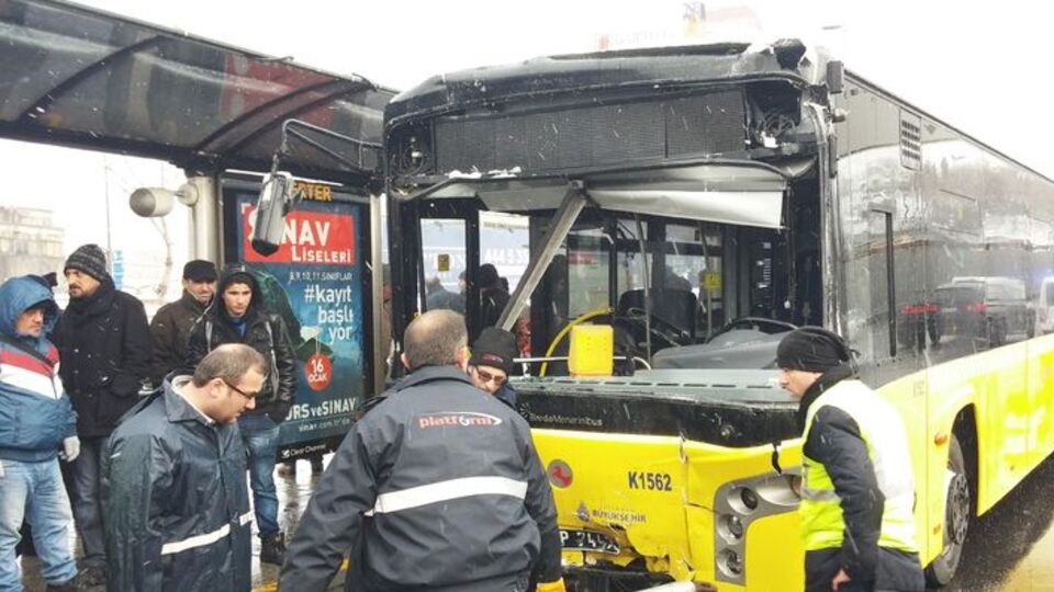 Metrobüs düz yolda neden kaza yapıyor?