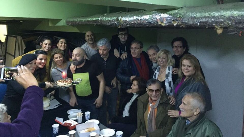 Yeni yaşını kuliste kutladı