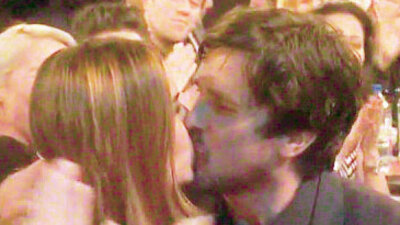 Christian Bale'e öpücük yağmuru