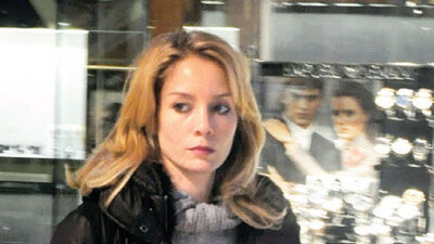 Azur'u uyutup alışverişe çıktı