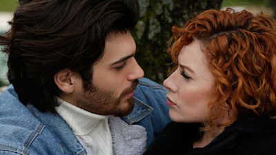 Defne, Yalın'ın evlilik teklifine ne cevap verecek?