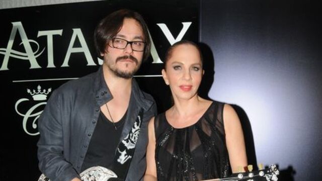 Sertab Erener anne oluyor
