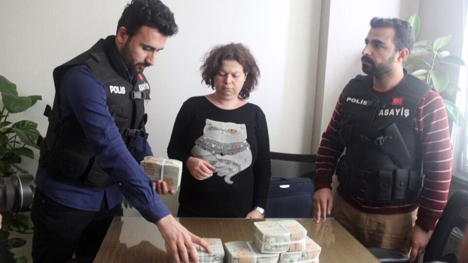500 bin doları, dolandırıcılar için İstanbul'dan Urfa'ya taşıdı